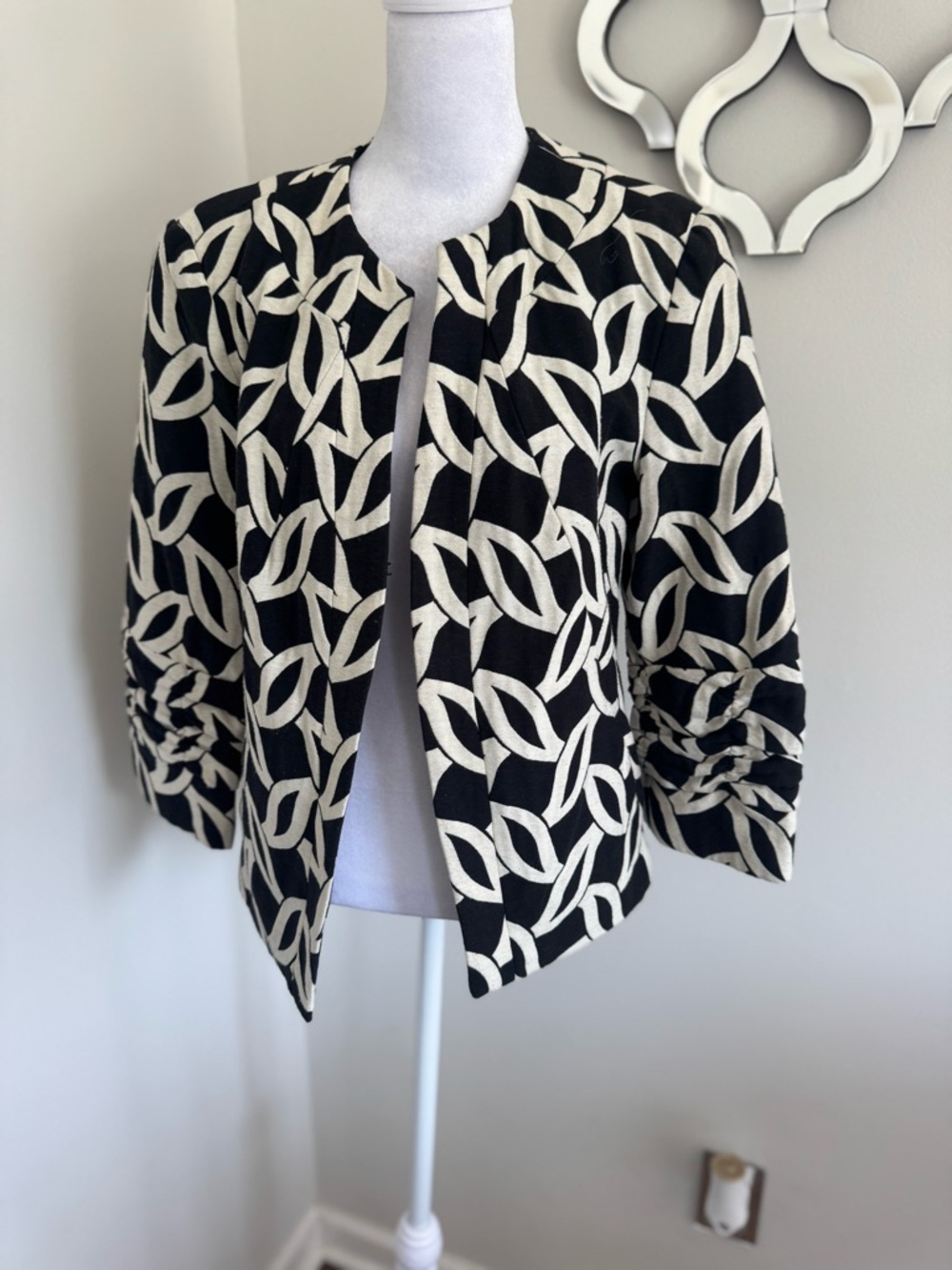 Women’s Black & Cream Patterned Open-Front Blazer